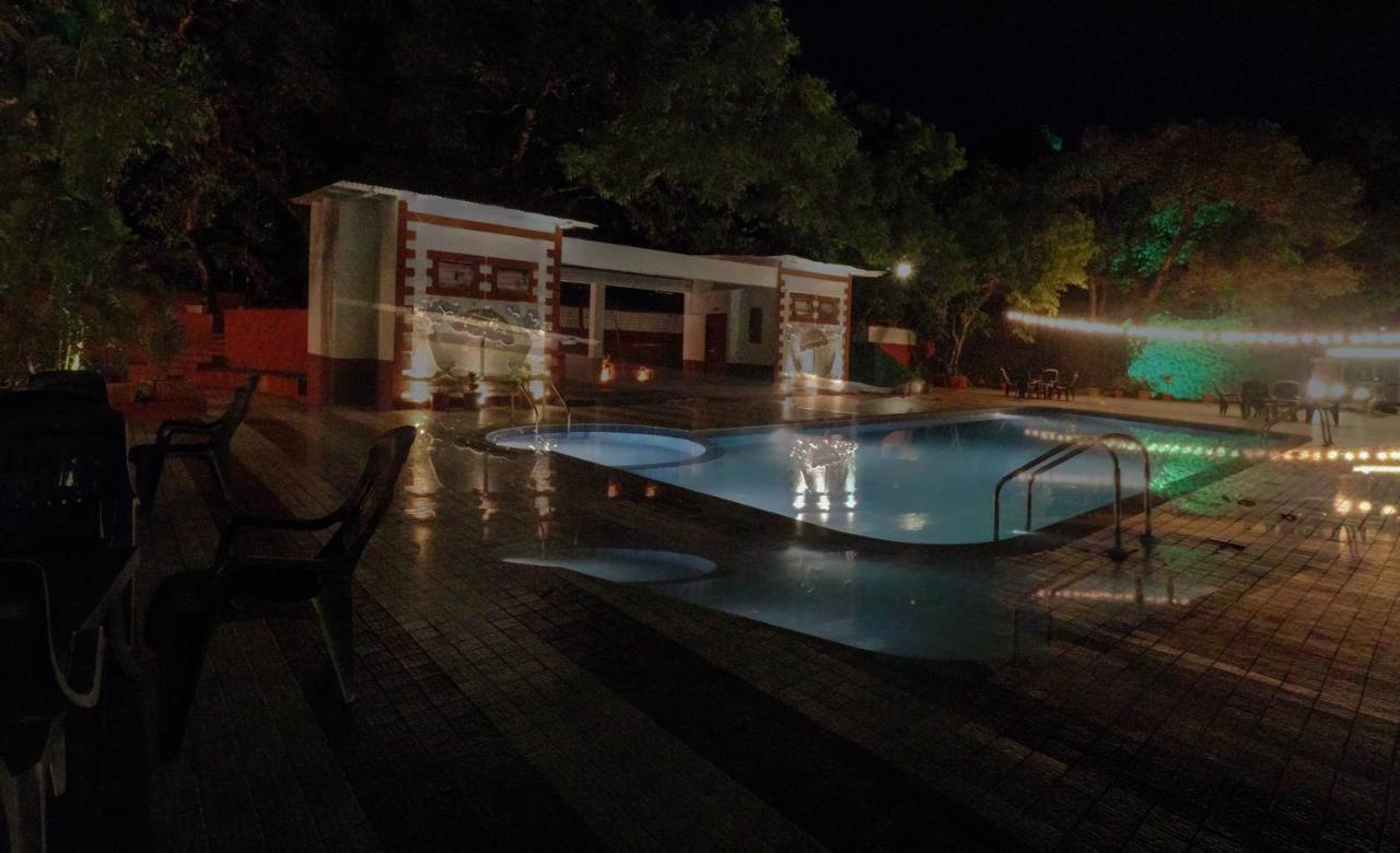 Hotel Citrus Chambers Mahābaleshwar Esterno foto